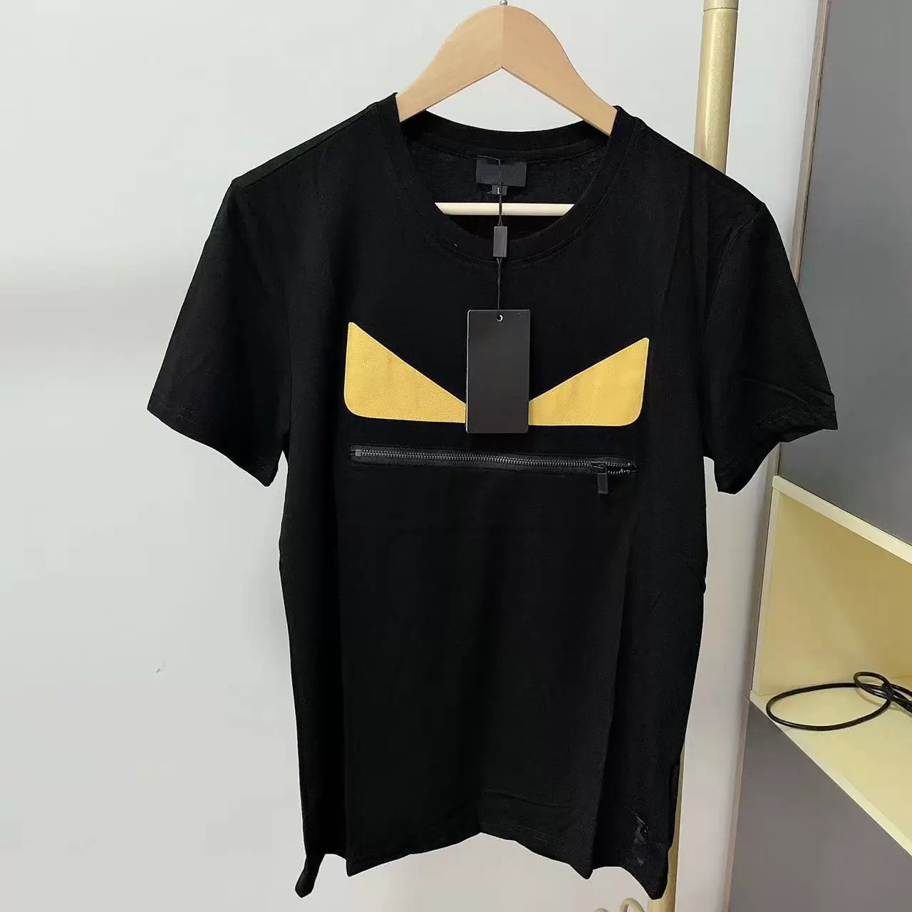 Mens Designer Vêtements Célèbre Mens Haute Qualité T-shirt Lettre Imprimer Col Rond À Manches Courtes Noir Blanc Mode Hommes Femmes