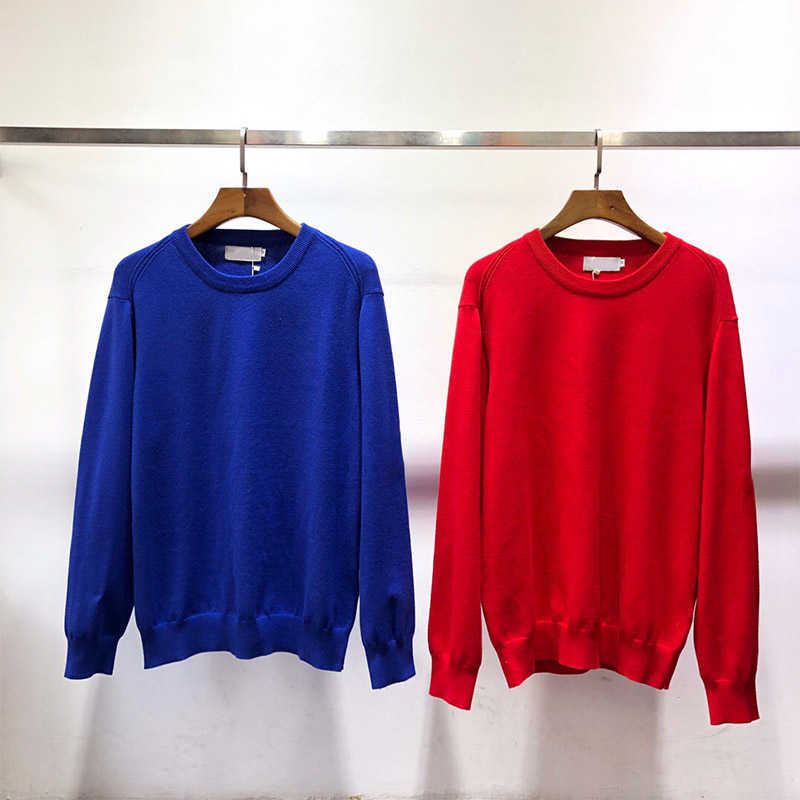 

Mens sweater classic italian style Basics Couple Sweaters with badge Autumn Loose Pullover Sweaters For Men and women, White