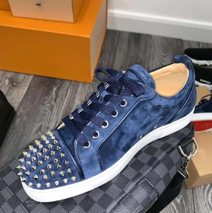 Luxury design men's casual shoes suede leather spiked flats redbottoms men low top sneakers outdoor walking flat trainers with box