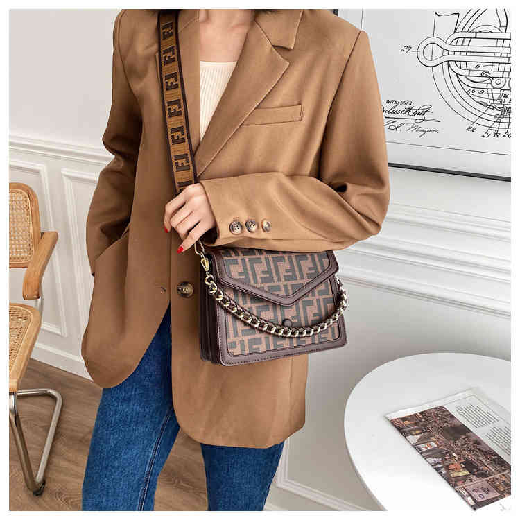 2022 New Designer Crossbody Bags Female Fashion Messenger Simple Letter Small Square Chain Shoulder Bag Retro Luxury Single HandBags