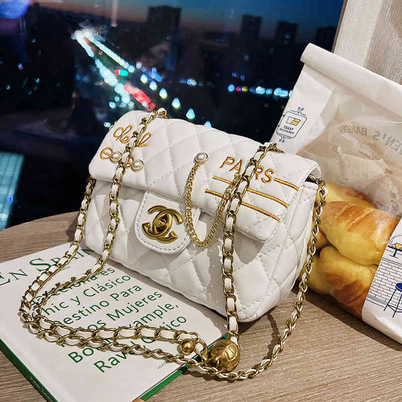 

Lingge Chain Bag Female 2022 Korean Version New Fashion Single Shoulder Msenger Embroidered Thread Texture Small Square designer bags, White