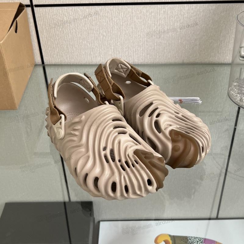 

2022 Top class sandal slipper slide classic men multi-style summer beach men and women wading shoes, Brown