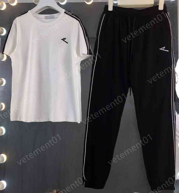

Womens Two Piece Pants Street Fashion Black Logo Print T-shirt With Sporty Striped Trousers 2 Piece Sets Luxury Designer Tracksuits Women Clothing 0912