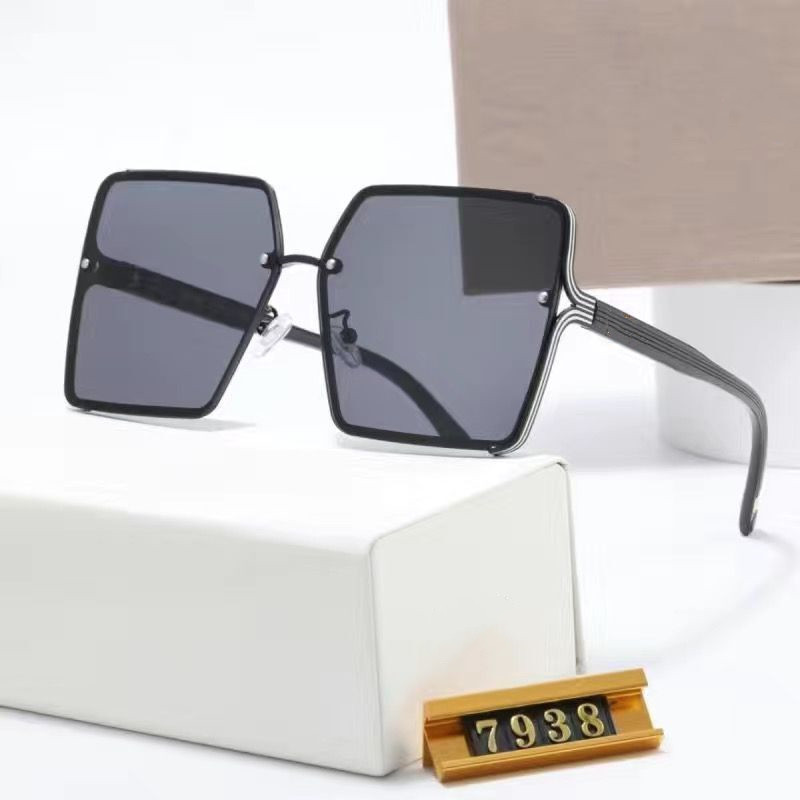 

2 Men Women Designer Sunglasses Millionaire Square Frame Quality Outdoor Avant-garde Wholesale Style Glasses with Case