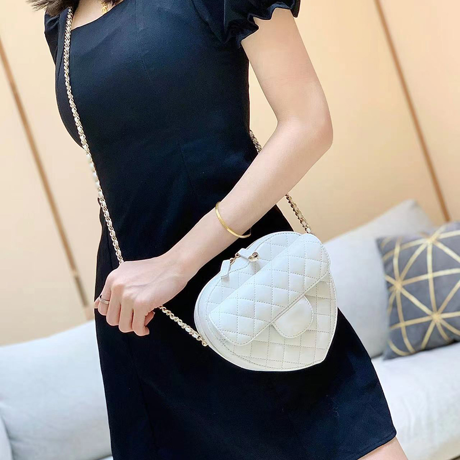 

Original Quality Sheepskin Lady Heart Clutch With Chain Handbag AS3191 Cross Body Designer Bag 18CM Luxuries Designers Shoulder Bags With Box C026, White