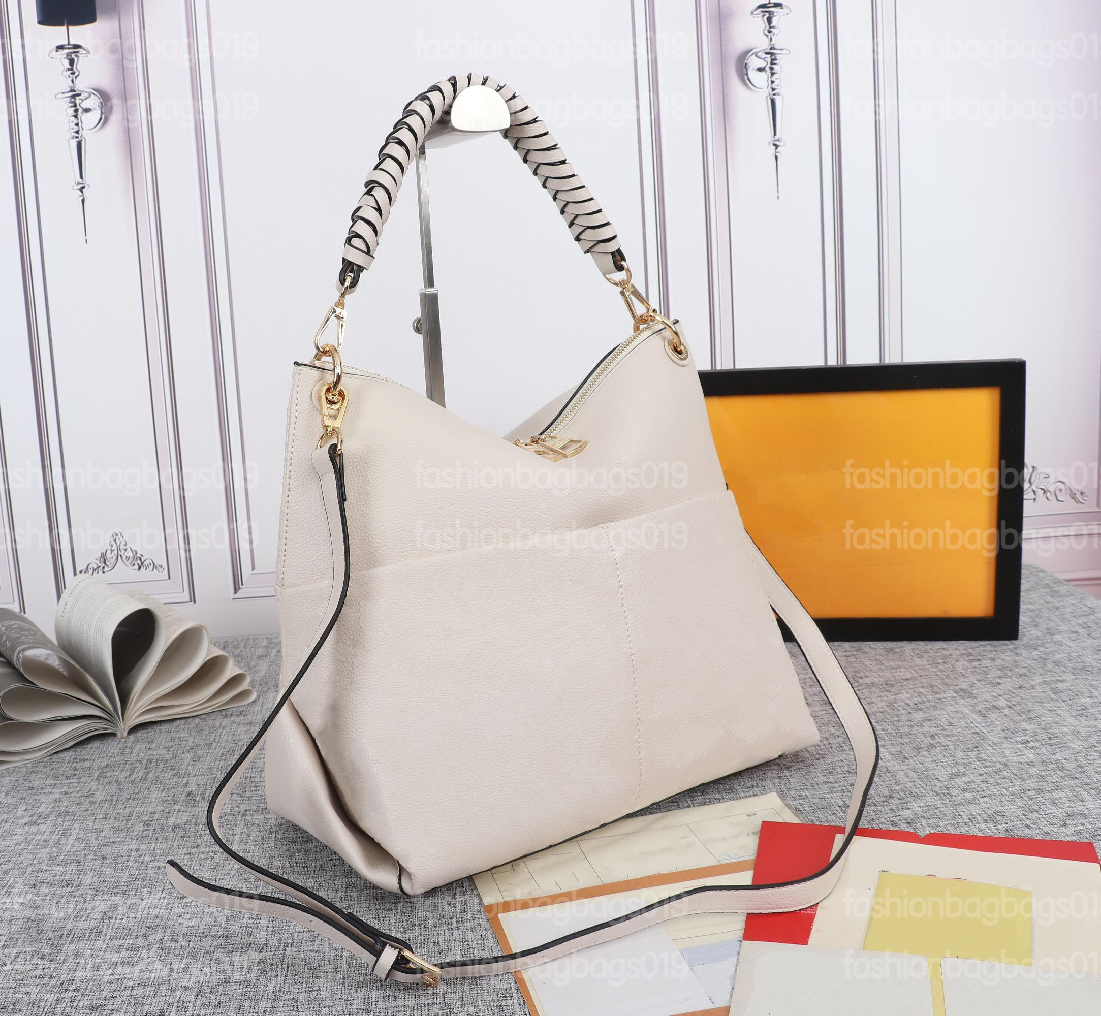 

MAIDA Mahina HOBO MM BEAUBOURG Shoulder Bag Embossed Monograms Canvas Veau Cachemire Leather Braided Handle Melie Handbag Womens Designers Duffle Tote M45522