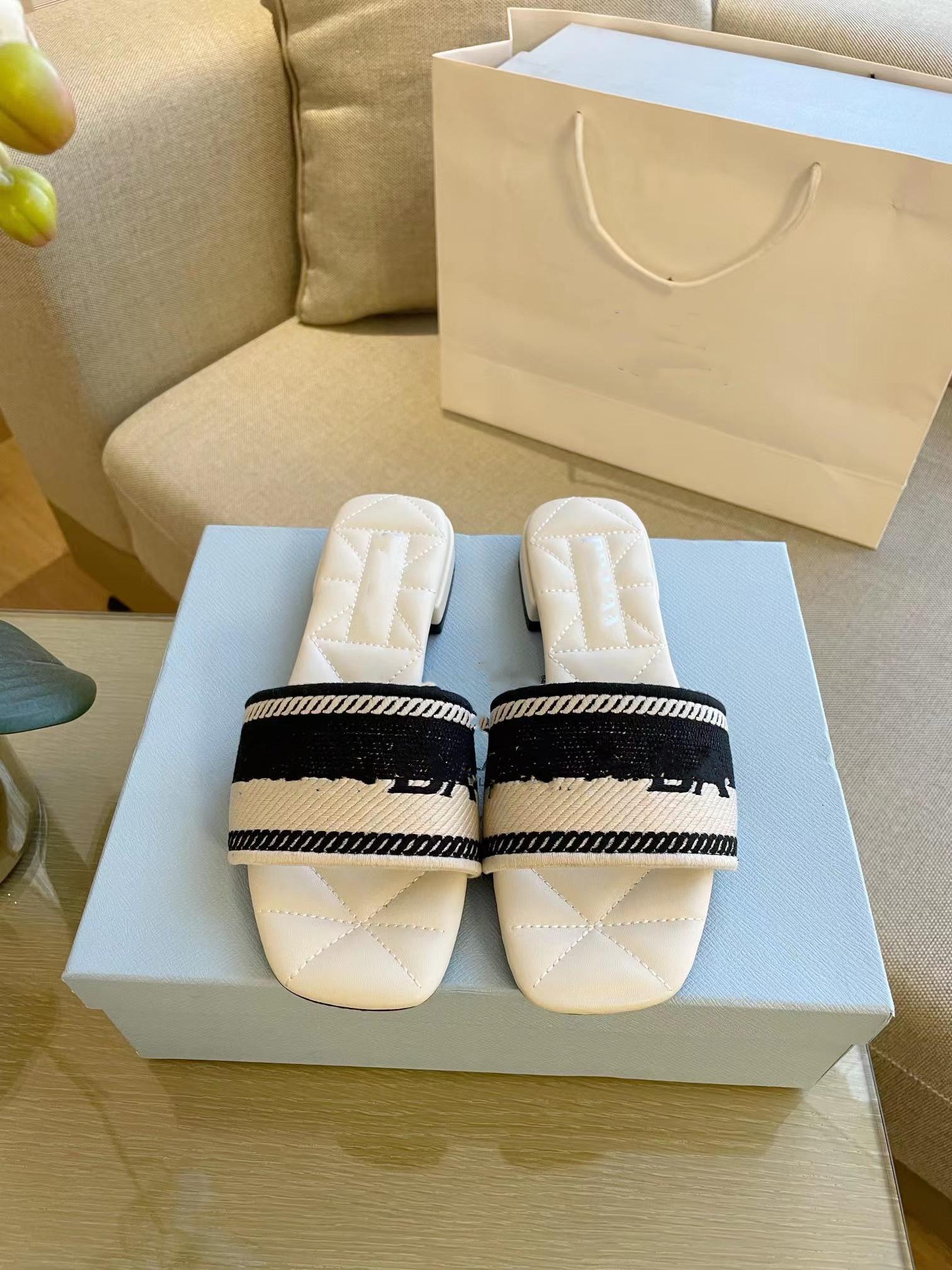 

2022 Black/Pink Slippers Jacquard-knit Open-toe Stock Sandals Extravagant and gorgeous electric embroidered fabrics can be matched Size35-42, Colour=1