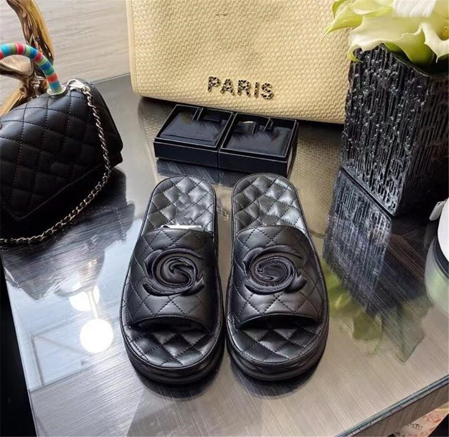 

Women Summer Slippers bench shoes Stylish comfortable female Stereoscopic printing Rhombic lattice soft sole genuine leather non slip versatile sandals L70516