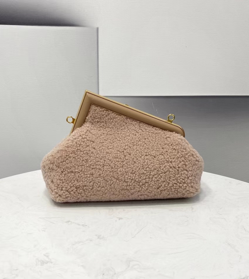 

Pure lamb hair evening bag designer high sense niche design women's bag single shoulder diagonal handbag size 26 cm, Customize