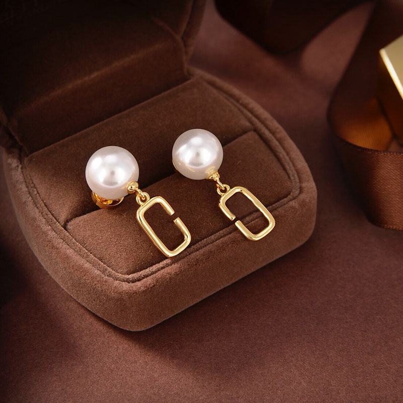 Boucles d'oreilles en or Designer pour femmes Luxurys Designers Diamond Hoop Stud Oreing Moucles de créateur de boucles d'oreilles D2206021Z