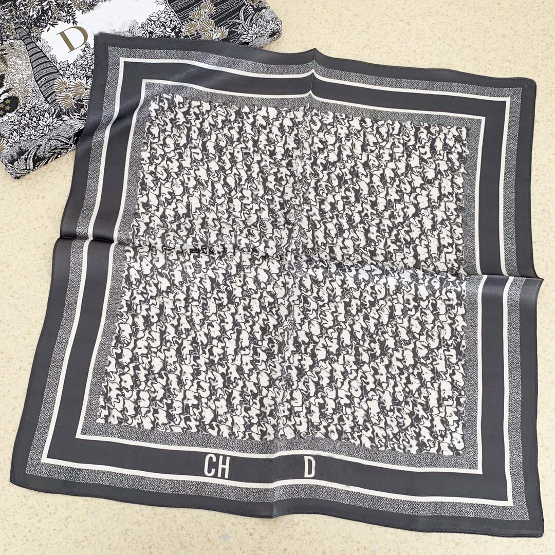 

2022 beautiful and elegant girl scarf fabric European and American fashion mulberry silk letter aviation headband silk scarf