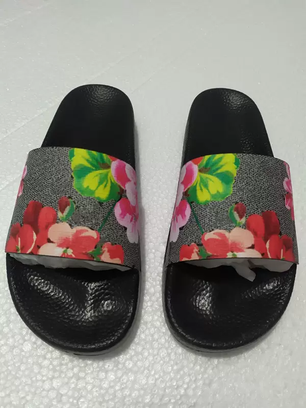 

Top Women Slippers Shoes Hot Slide Summer Fashion Wide Flat Slippery Sandals Slipper Flip Flop Size 35-45 With Flower