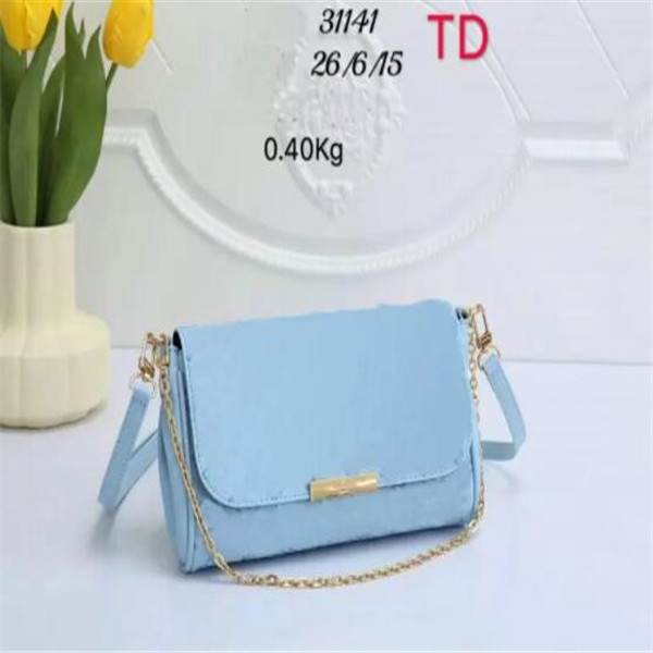 

2022 women shoulder bag Chest pack lady Tote chains handbag embossment purse messenger bags handbags purses 26x6x15cm, Black