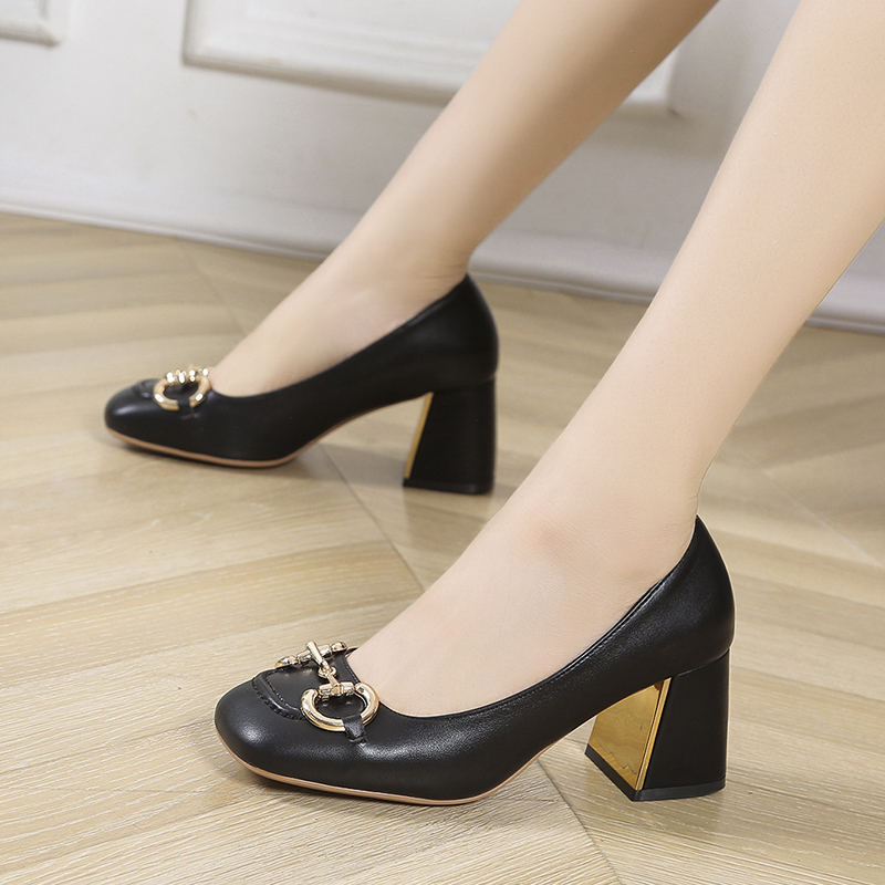 Chaussures habillées dames nouvelles femmes de mode d'été sandales fermées à bout fermés femmes femme sexy talons de plate-forme en cuir breveté