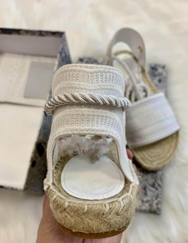 Sandales de plate-forme de dernière plate-forme femmes Chaussures de créateurs mode larges plats Espadrille d'été extérieure de la corde causale