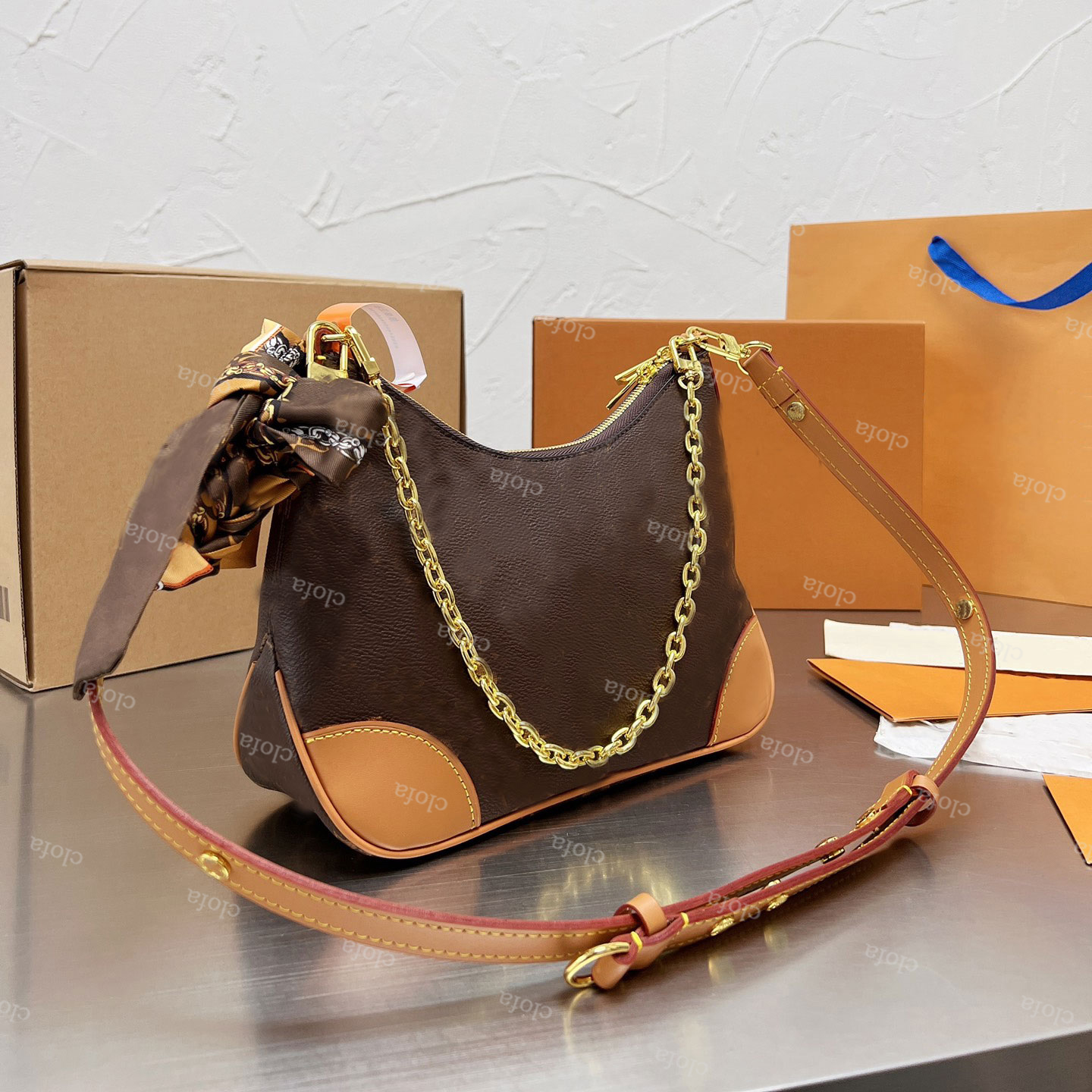 

Designer Bags,croissant Shoulder Bag ,Half Moon handbag, hobos, New product catwalk show style,chain package,Classic printing, I need look other product