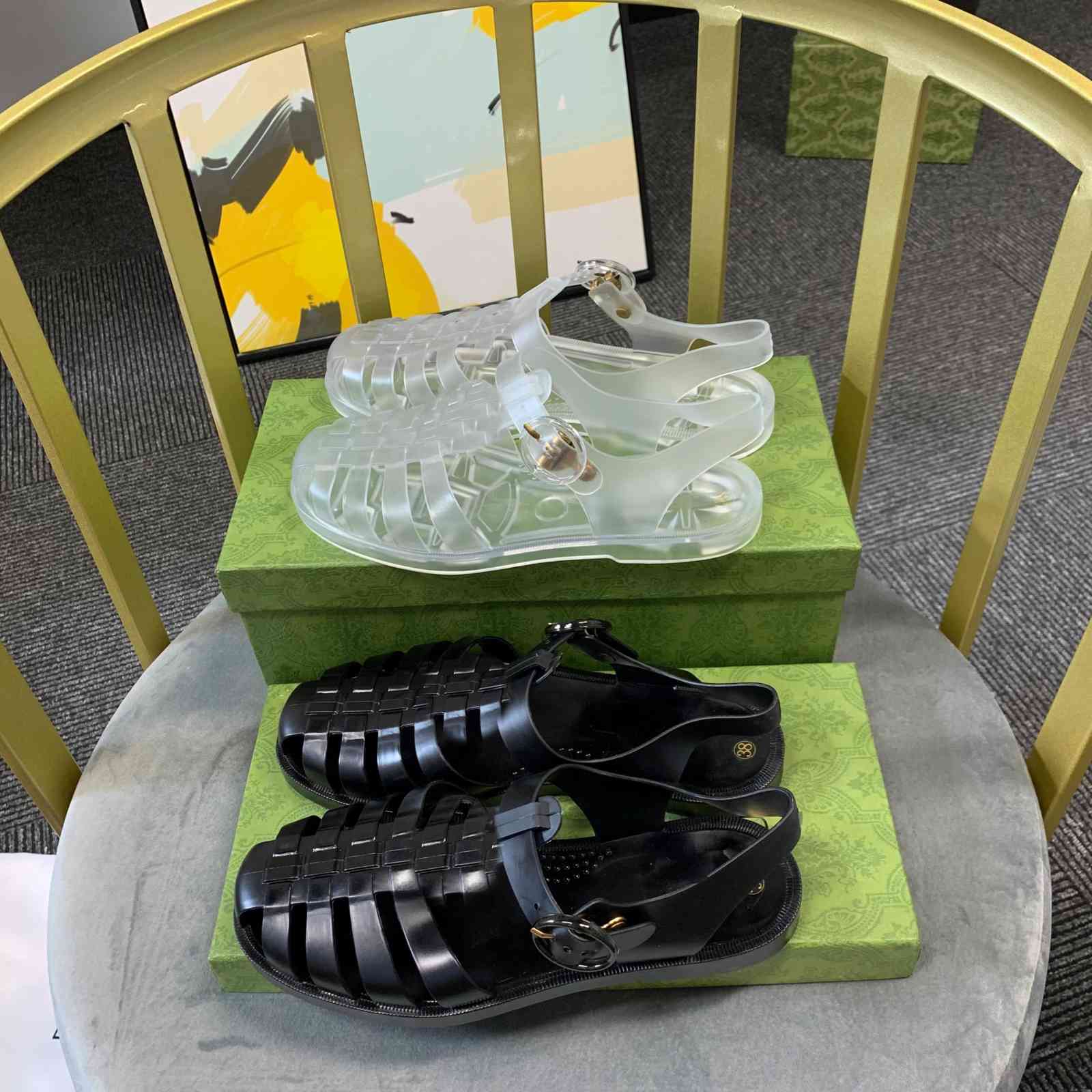 

Women Men sandal with Double Roman shoes Jelly slippers women Sandals Transparent Flats Crystal Buckle outdoor beach Slipper size 36-45