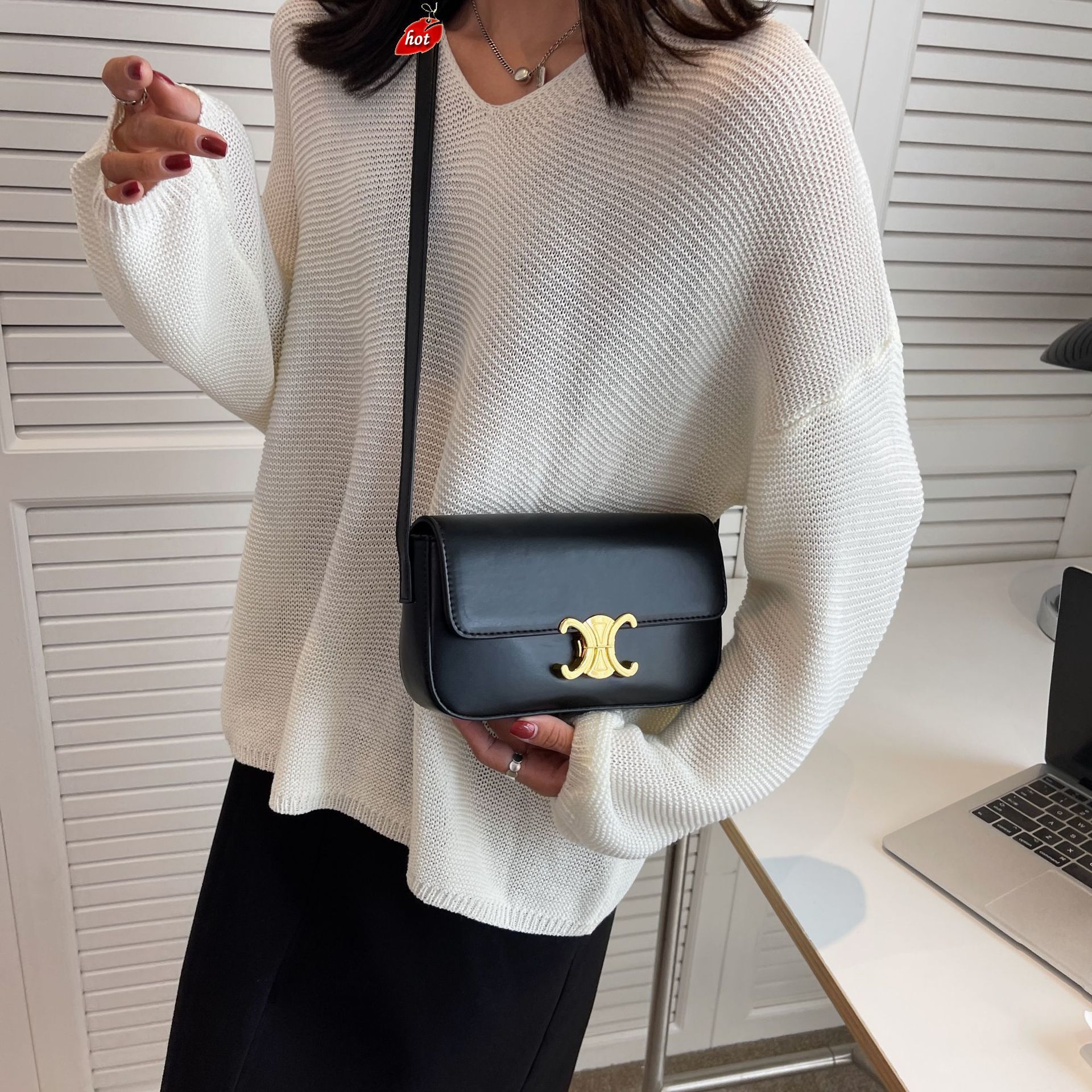 

Factory Online Export Designer Brand Bag Handbag 2022 New Triumphal Armpit Women's High-grade Shoulder Small Square, Creamy-white