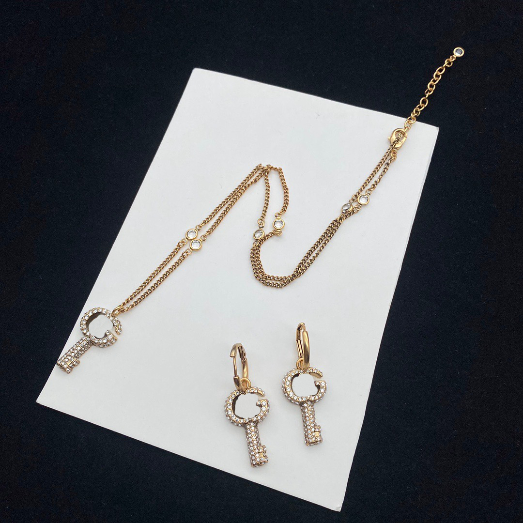 

High Quality Designer Gold Necklace For Women Crystal Double G Key Pendant Necklaces Valentines Day Gifts For Her Luxurious Jewelry, Golden