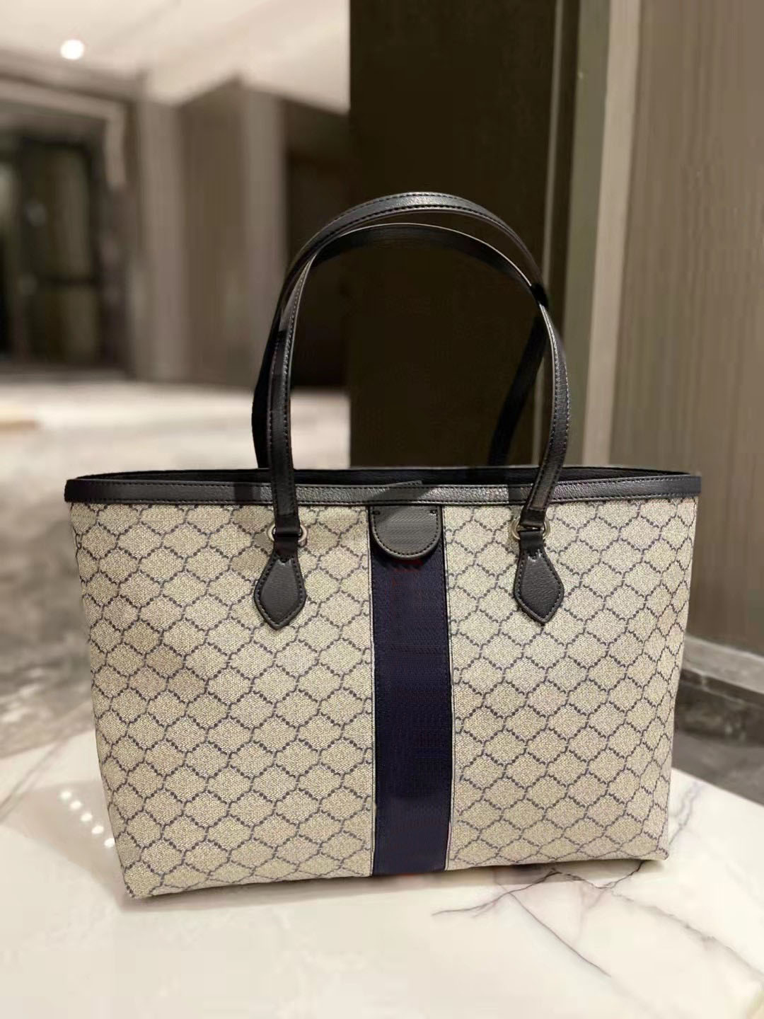 

Designer designs high quality shoulder bag, handbag, shopping bag., Black