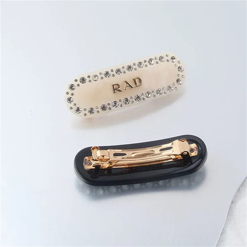 

Designer Woman Hairpin Luxury Jewelry Women Hair Clip Acrylic Diamond Letters Hairclip Fashion Barrettes For Womens Hair Accessories