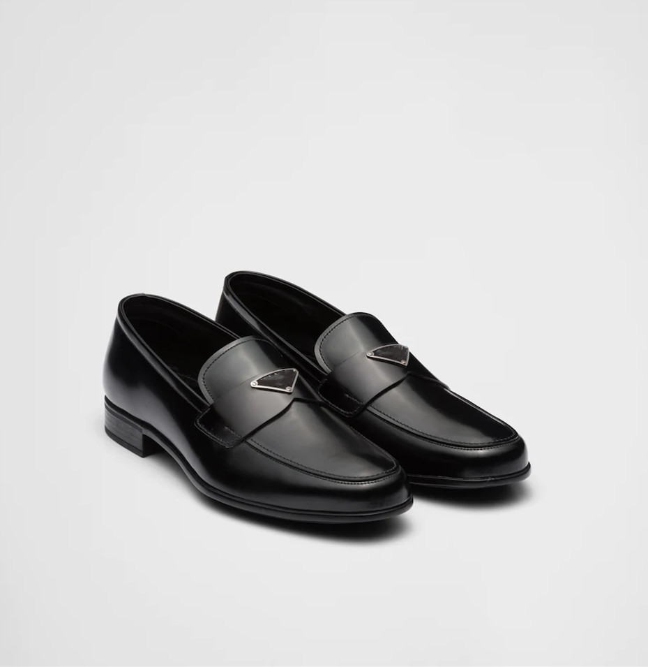 

Designer Loafers Men Dress Shoes Luxury Metal Triangle Logo Brushed Leather Loafers Almond Shaped Toes EU39-45 With Box Dresses, 01