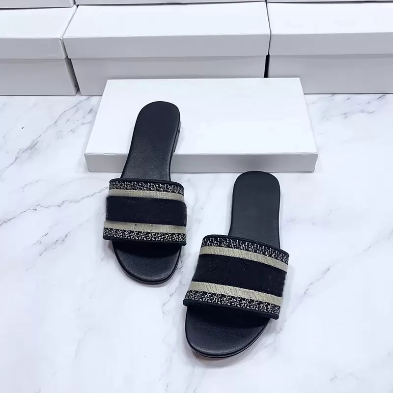 

Fashion Paris Embroidered Slippers Dazzle Women Ladies Italy womens Shoes Cotton Embroidery Summer Designer Slides Low Heel Floral Brocade Luxury Sandals