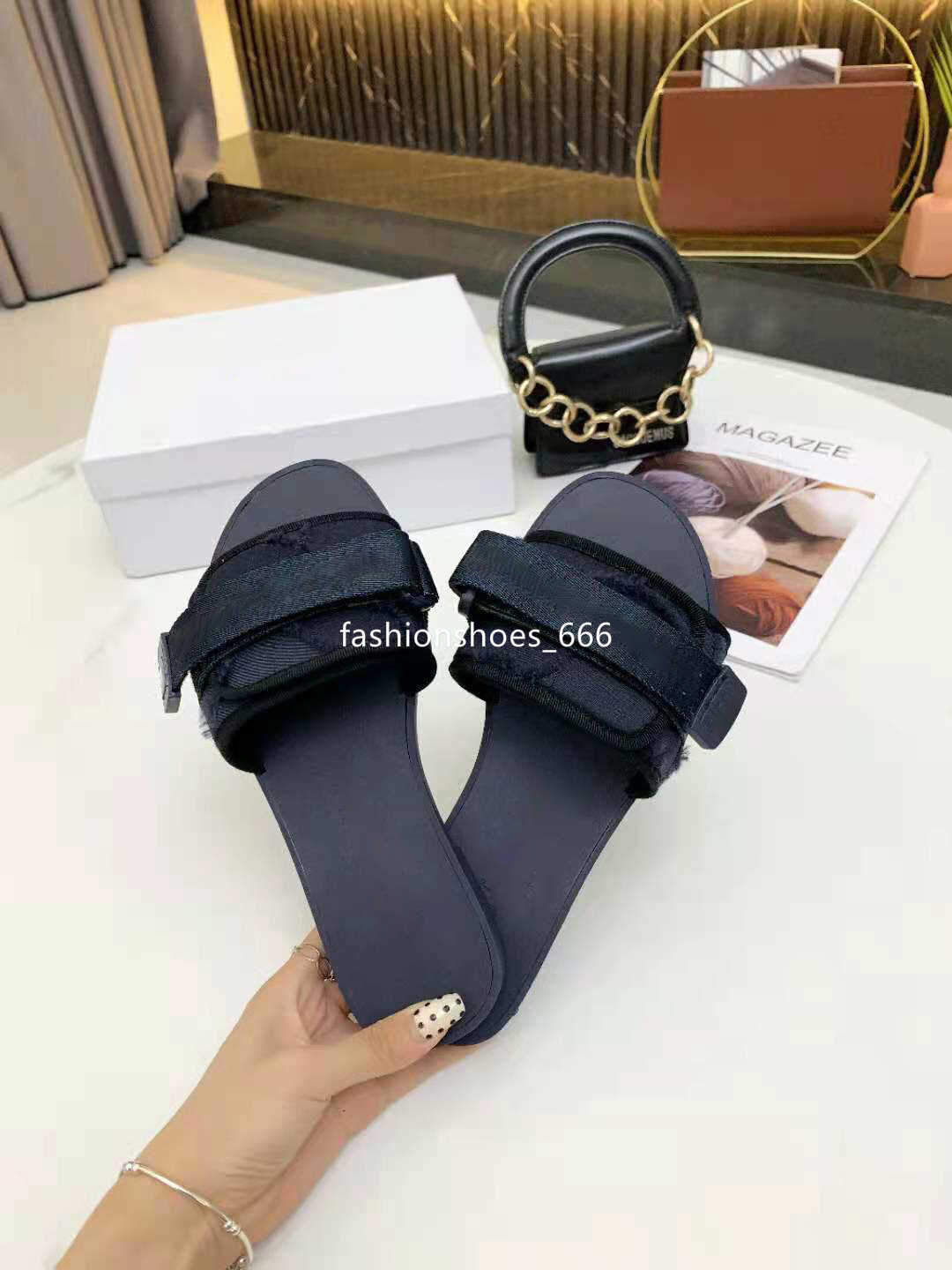 

2021 Paris Womens Slippers Scuffs Summer Sandals Beach Slide Slippers Girls Flip Flops Loafers Beautiful Embroidered