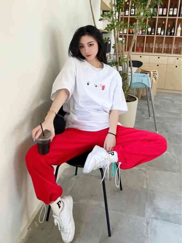 

Factory Direct Sales New Trendy Luxury Brand Short Sleeves Street Fashion 2022 Sleeve T-shirt Simple and Clean Trademark Print on the, Black