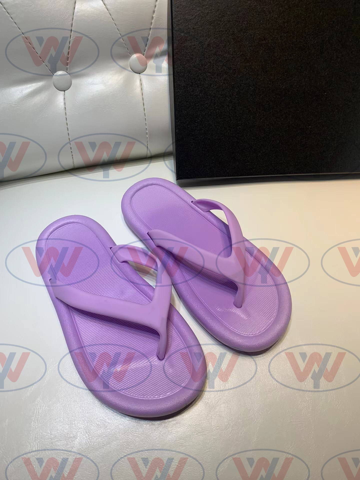 2022 Nouveaux pantoufles larges croisées Tongs Diapositives Sandales pour femmes Mocassins Chaussures Muller Tige avec chaussures de plage thermo