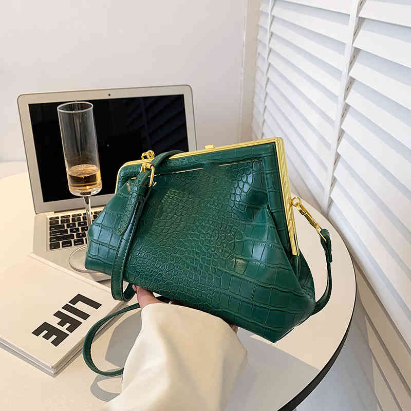 

Advanced Texture F Brand Clutch Bag Womens Summer New Pattern Niche Designs Clip Light Luxury Feeling Messenger Handbag 220524, Black