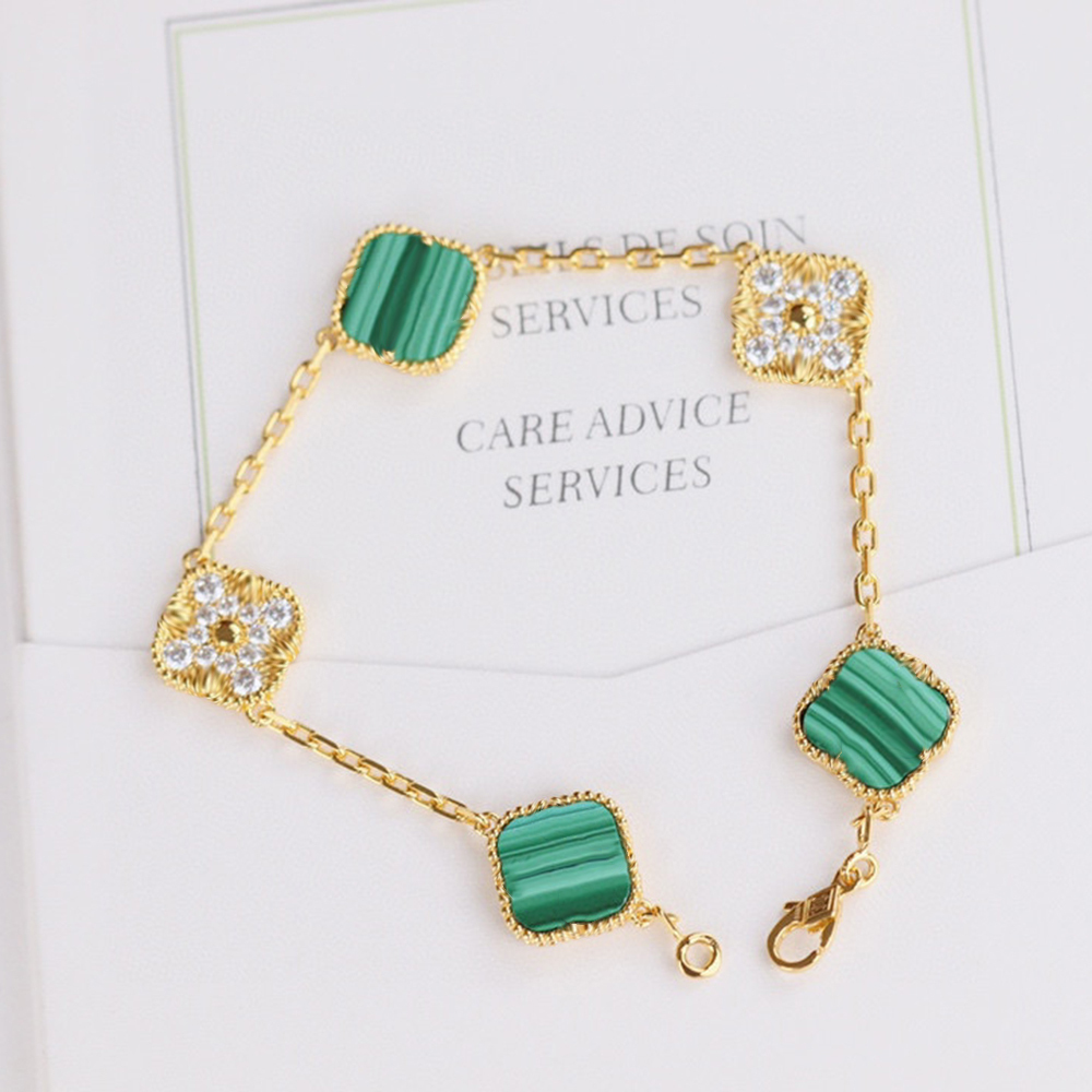 

2022 Classic Luxury Brand Pure 925 Sterling Silver Jewelry For Women Butterfly Diamond Gold Color Designer Bracelet Cute 1.5CM Charms Party Fine 5 Clover 4 Leaf Flower