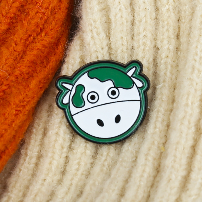 

Student Cute Cow Head Series Brooch Pin Cartoon Animal Round Triangle Square Hexagon Lapel Pins Europe Unisex Alloy Backpack Sweater Coat Clothes Buckle Badges