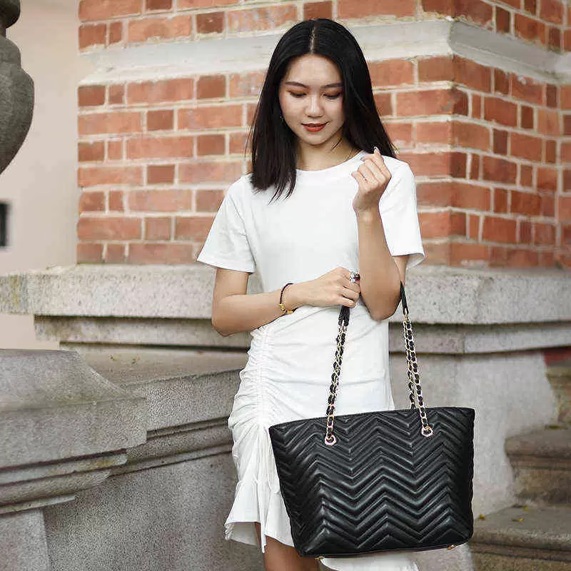 

Briefcases 2021 Sheep Fashionable Leather Ribbed Women's Handbag