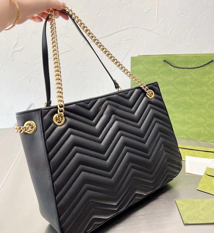 

Classics Women Black Handbag Shoulder Bags Leather Handle Plain Letter Large Capacity Shopping Bag Pocket Design Classical Travel Purse High Quality Totes