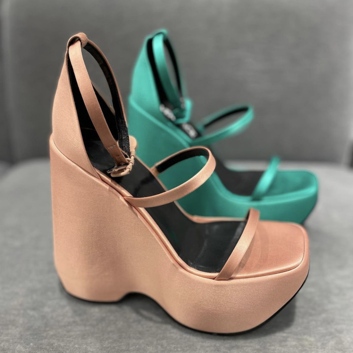

Mauvelous Medusa buckled Triplatform satin platform Wedges sandals high-chunky Heels Ankle strap open toes women heeled Luxury Designers shoes factory footwear, Black