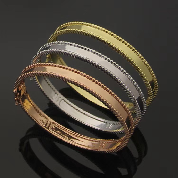 

2022 Fashion Couple Wedding Bracelet For Men & Women Classic Signature Bracelet Designer Luxury Four-leaf clover Bracelets Jewelry