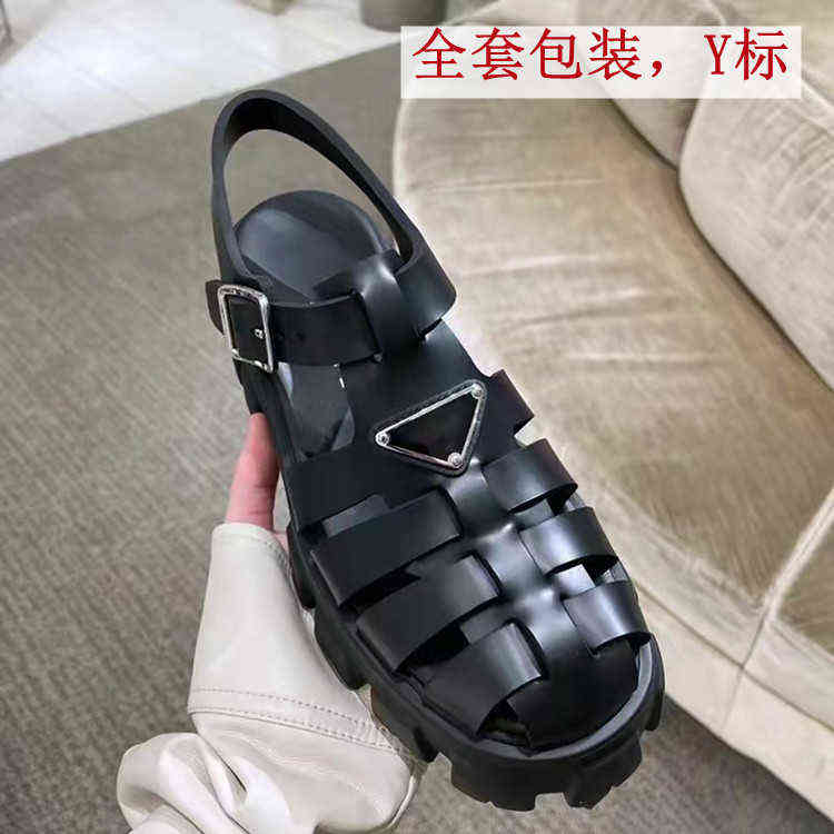 

P family standard new thick bottom gear hollowed out braided Baotou one-line buckle sandals for leisure, Black