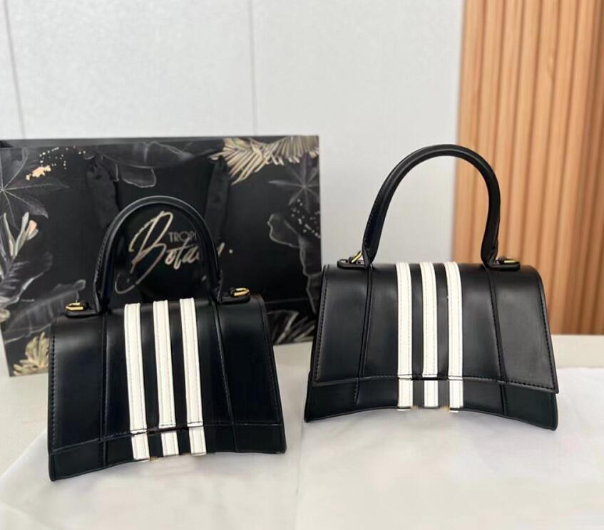 

Lady shopping Shoulder Bags Fashion Handbags Women Totes High quality Cross Body Half Moon Luxury Genuine Leather Classic Vintage Purse wallets handle square, 03