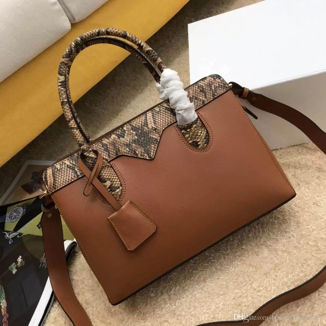 

2021 Evening Bag Handbags Luxury Designer Handbag Leather Crossbody High Quality Classic Retro Design PF 50081, Not for sale;not sold separately.