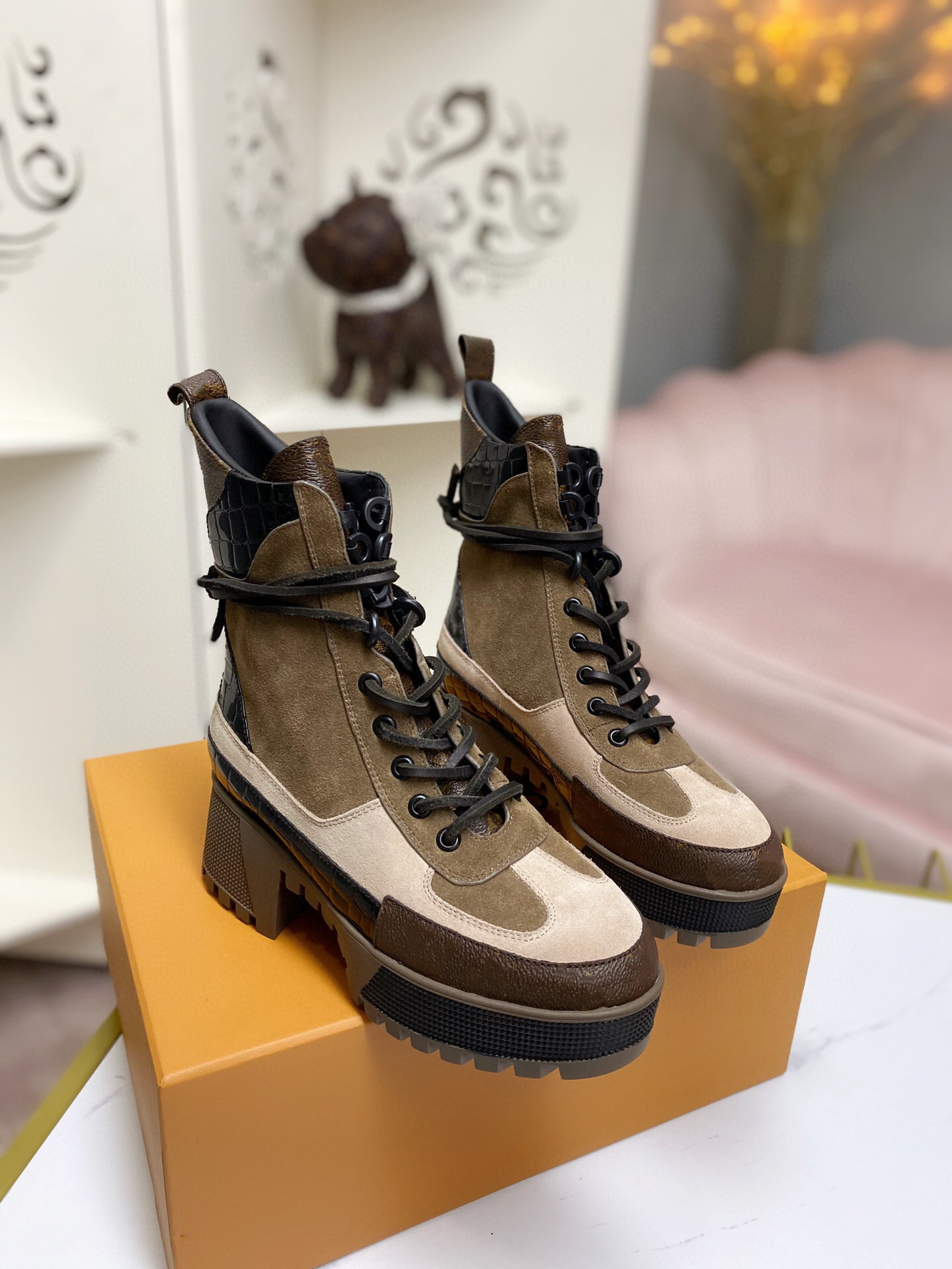 

2022 Ladies Designer Boots Classic Luxury Martin High Quality Cowhide Leather Rubber Sole Matt Leather Shiny Lace Up Fashion Cowboy Boots