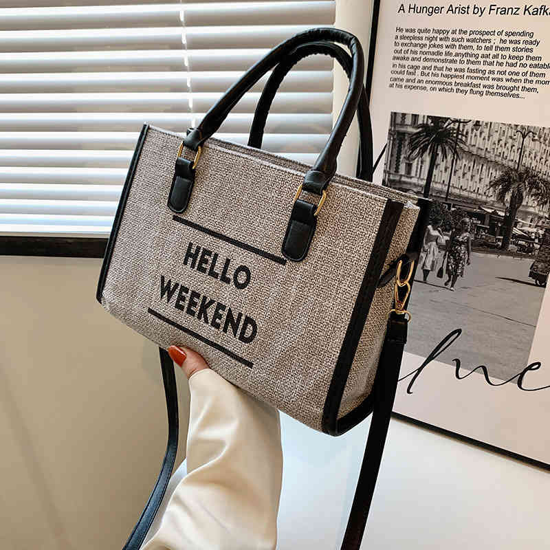 

2022 the New Designer luxury Handbags Fashion Light Color Bag Female Cool Ins Tote Spring and Summer Contrast Commuter evening clutches, Beige