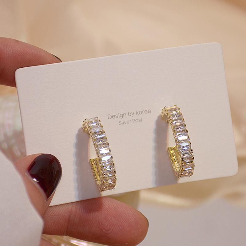 

Hoop & Huggie Zircon Earrings Fashion Round Geometry Jewelry 2022 Luxury Rhinestone Romantic Wedding Party Girl Accessories As GiftHoop