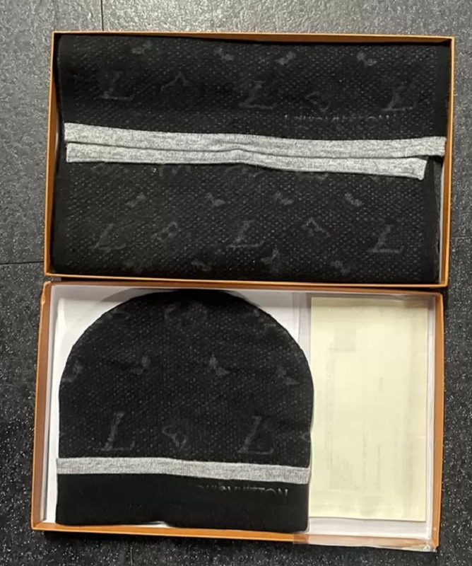 

HIGH Quality Classic lattice Winter hats Luxury designers bone cap Men women Couple scarf hat two-piece suit wool Caps Scarves Sets 2022