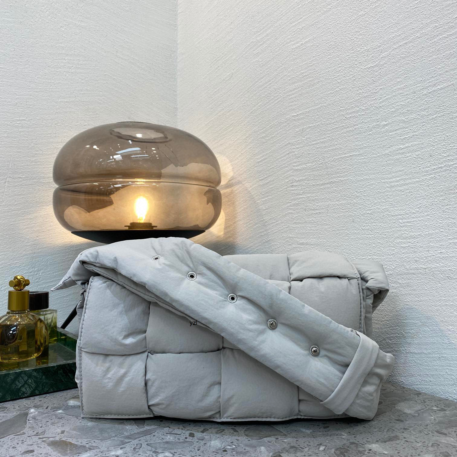 

Venetas Handbags Bottegas 22s New Healing Pillow Nylon Cassette Mother Son Single Shoulder Messenger Fluffy Men's Women's Yzl, Gray