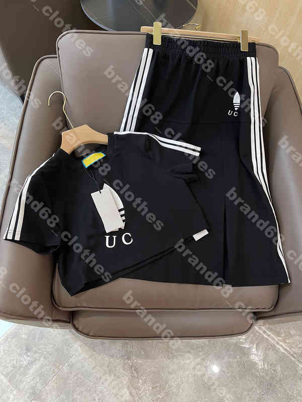 designer femmes ensemble de vêtements de sport survêtements chemises à manches courtes jupes deux pièces slim fit robes imprimées ensembles coton