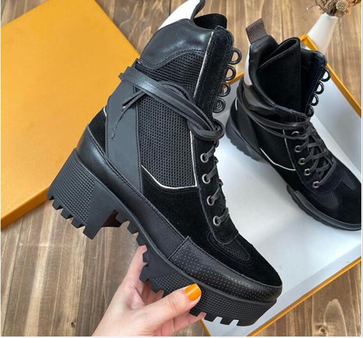 

Designer Laureate Women Boots Brand Flamingos Love Arrow Medal Martin Boot Winter Genuine Leather Coarse High Heel Shoes Luxury Desert Chunky Heeled Booties Box