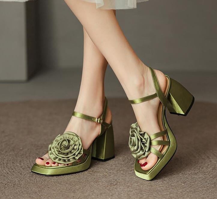 Designer Women flower chunky heel Sandals Genuine Leather Simplicity 8.5 cm Beach shoes open toe round Toes lady Med heels Summer Sandals