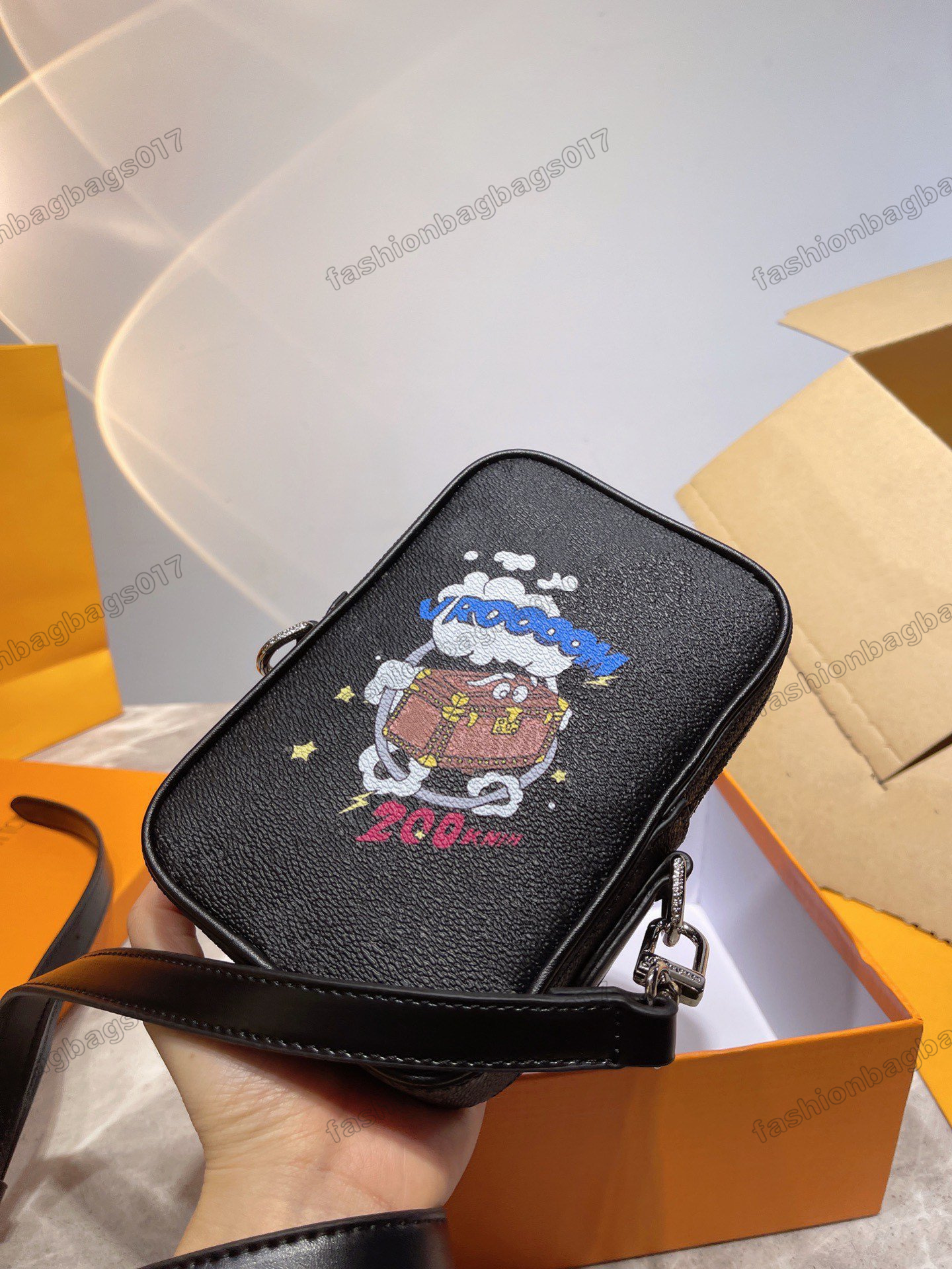 

22 DANUBE PPM UTILITY PHONE SLEEVE Crossbody Shoulder Bag Metal Chain Camera Bags Multiple Outside Zipped Pockets Mini Designer Printing Handbag Lady Luxurys Tote