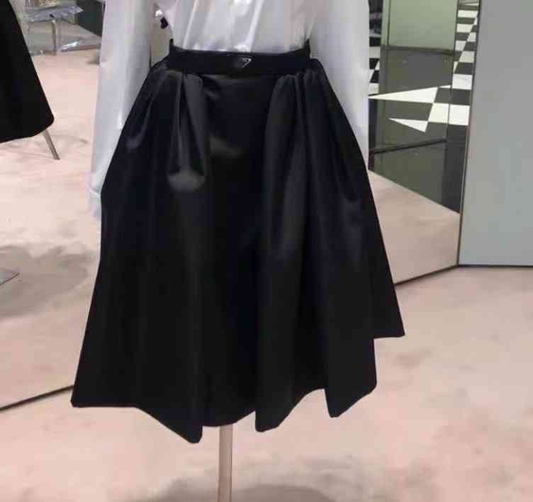 

classic triangle spring Nylon high waist pleated shaggy umbrella skirt, Black